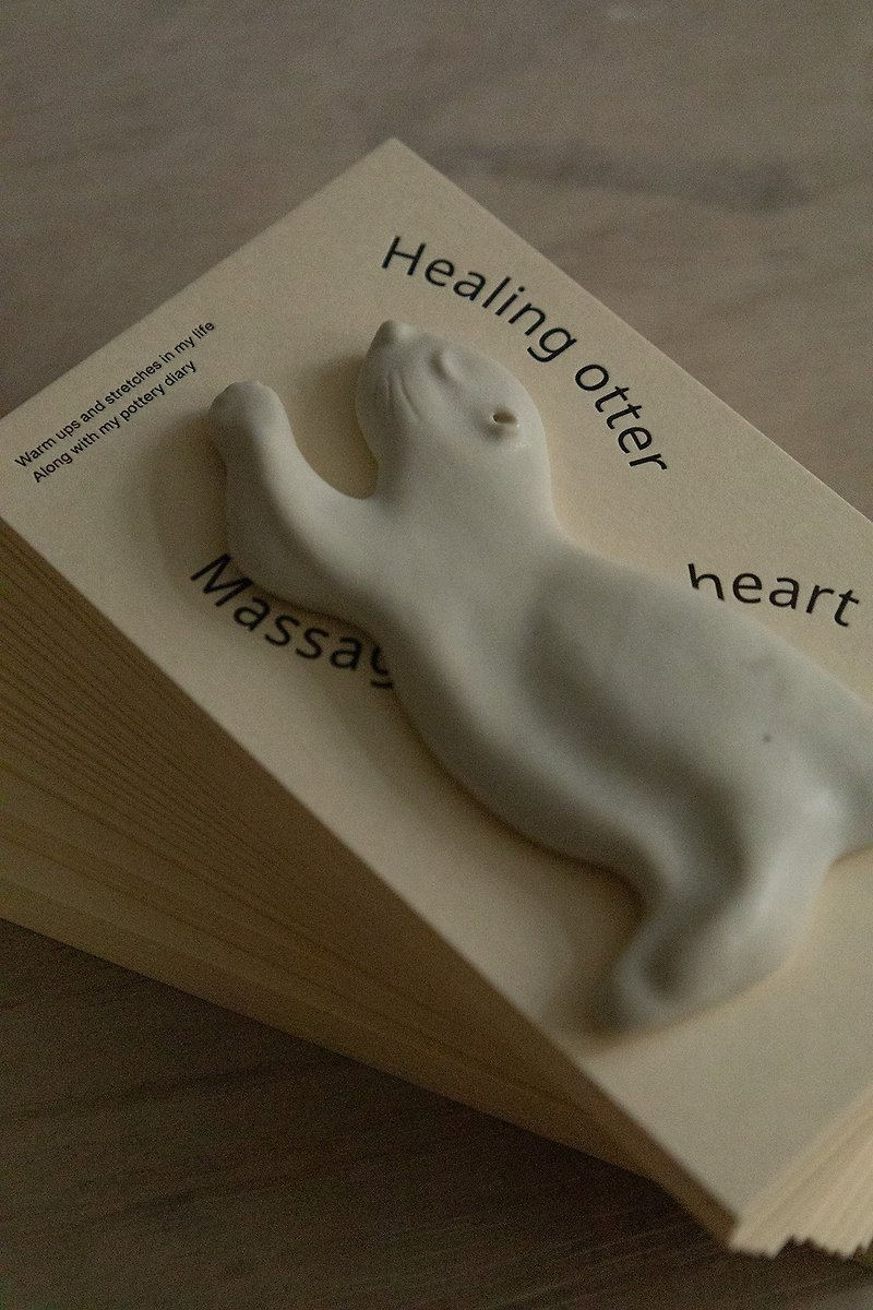 Healing Otter Massage Board - อื่นๆ - ดินเผา ขาว