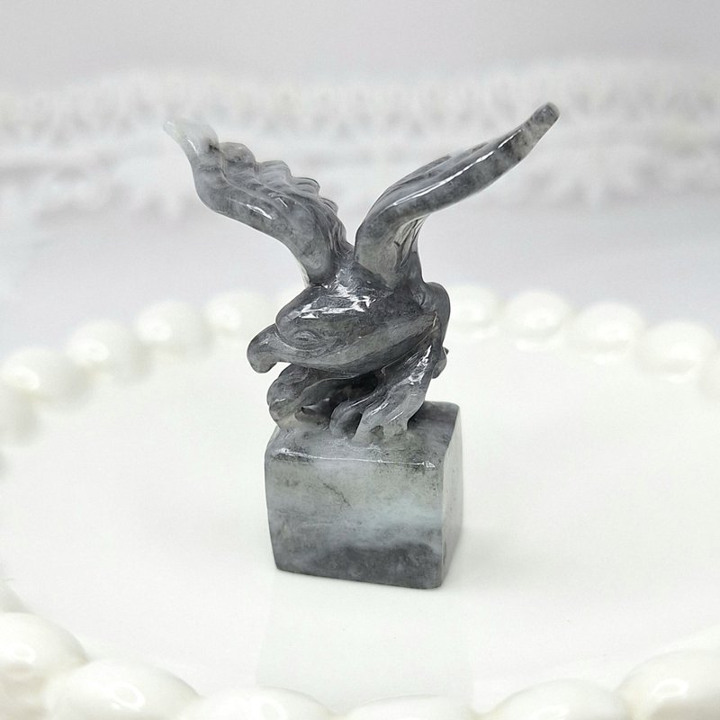 Warm black chicken material, domineering eagle hand-carved stamp| Natural Burmese jade A grade jadeite - ของวางตกแต่ง - หยก 