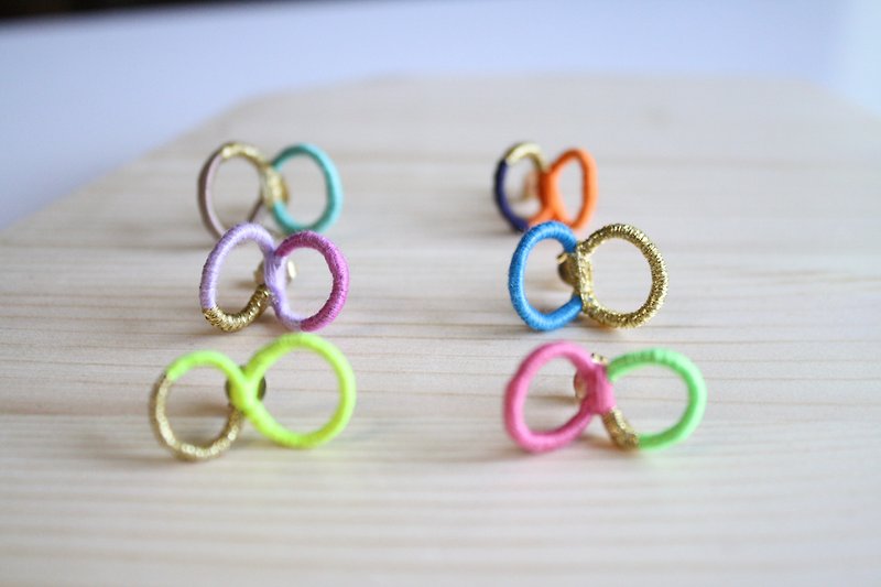 Butterfly ear pierced For colorful earrings for one ear - ต่างหู - โลหะ สึชมพู