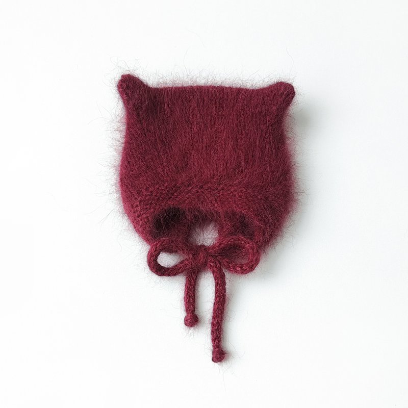 Baby hat. Baby bonnet. Hand knitted kitten bonnet. Kitty Kat hat. Vintage Bonnet - 嬰兒帽子/髮帶 - 羊毛 紅色