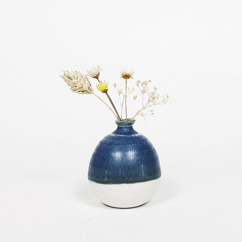 Handmade Ceramic Mini Vase - Violet Blue - เซรามิก - เครื่องลายคราม สีน้ำเงิน