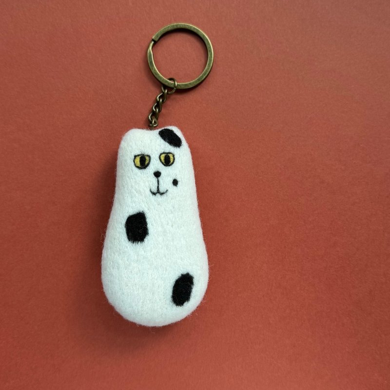 A cow cat charm handmade wool felt keychain - พวงกุญแจ - ขนแกะ 