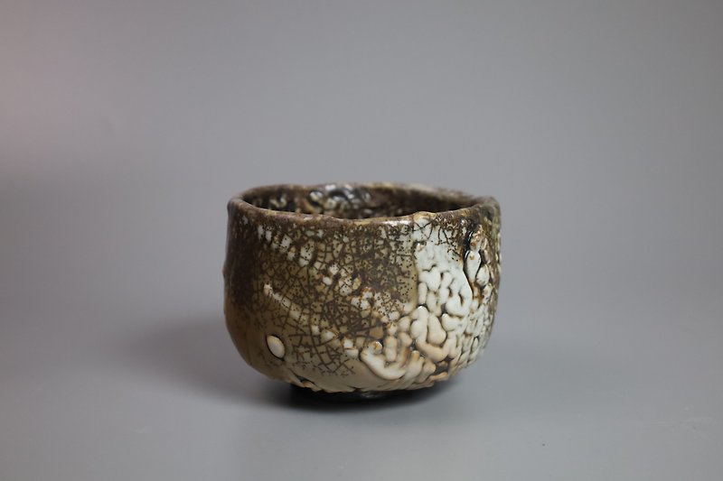 Hsu Ming Xiang Shino glazed wood-fired tea bowl - Teapots & Teacups - Pottery 