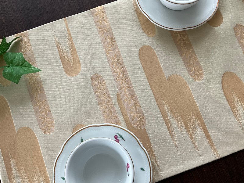 Japanese style table runner silk - ผ้ารองโต๊ะ/ของตกแต่ง - ผ้าไหม สีทอง