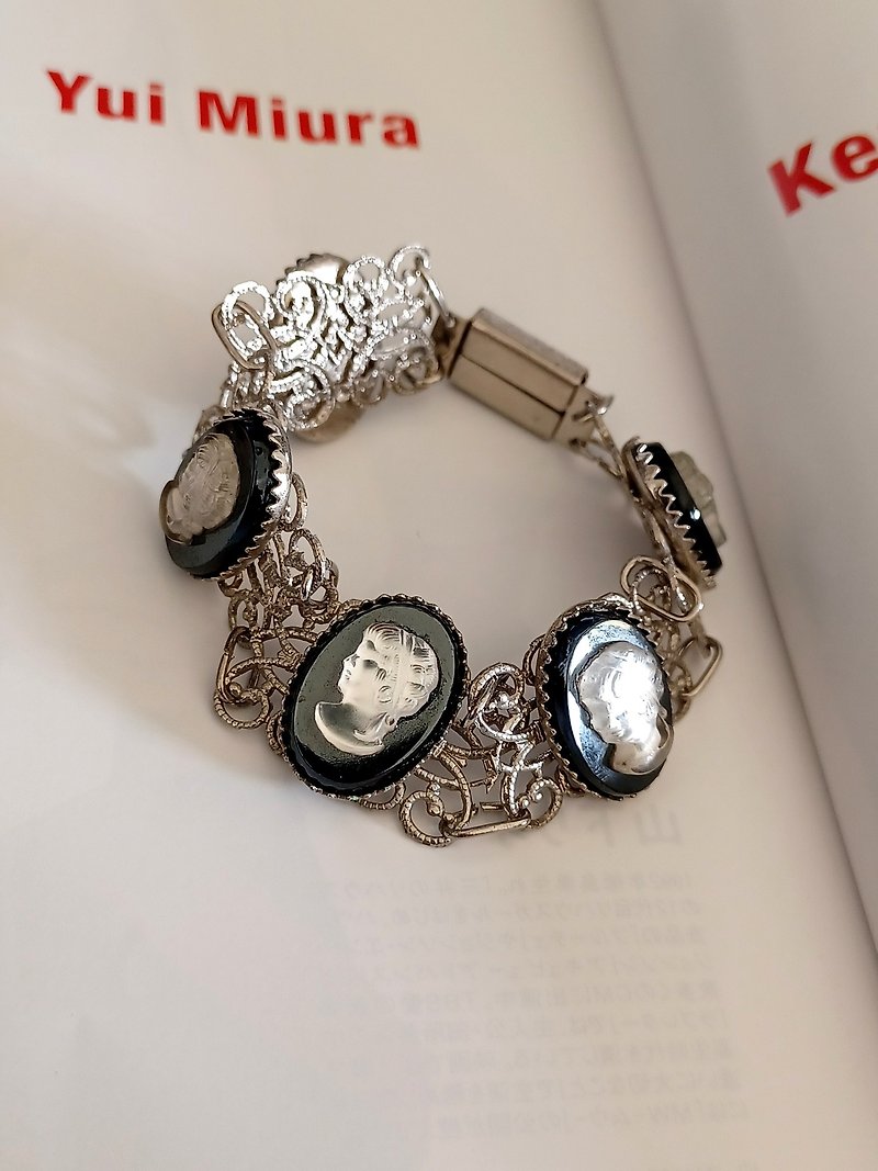 vintage jewelry classical relief ladies metal filigree bracelet - Bracelets - Other Metals 