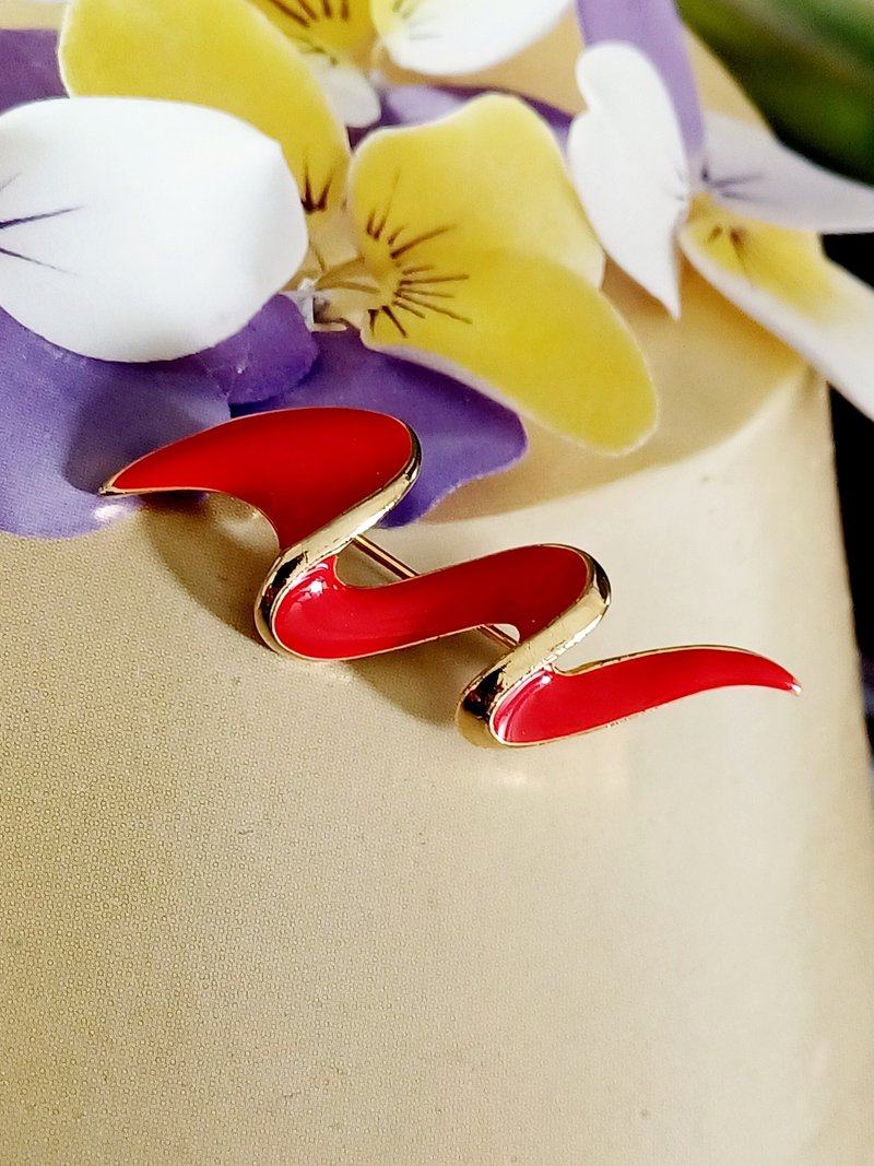 vintage jewelry 典雅紅色琺瑯流線別針 - 胸針 - 其他金屬 
