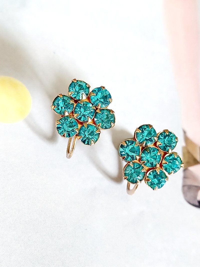 vintage jewelry delicate little flower Rhine clip-on earrings - ต่างหู - โลหะ 