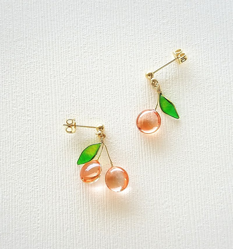 cherry pierced earrings or clip-on earrings - ต่างหู - เรซิน สึชมพู