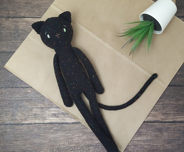 あみぐるみPATTERN ハロウィンの飾りつけにぴったりな黒猫の人形です