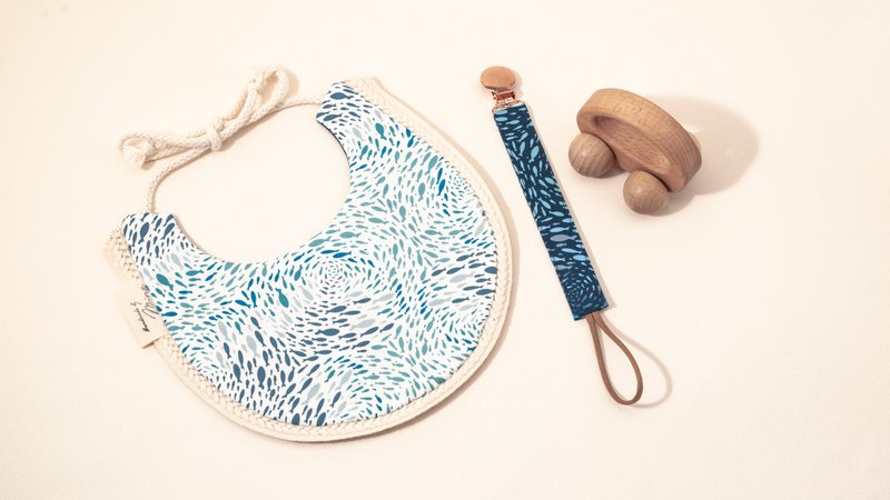 Handmade by Mina 【AGF 系列】海洋小魚男寶寶綁帶圍兜 彌月禮 - 圍兜/口水巾 - 棉．麻 多色