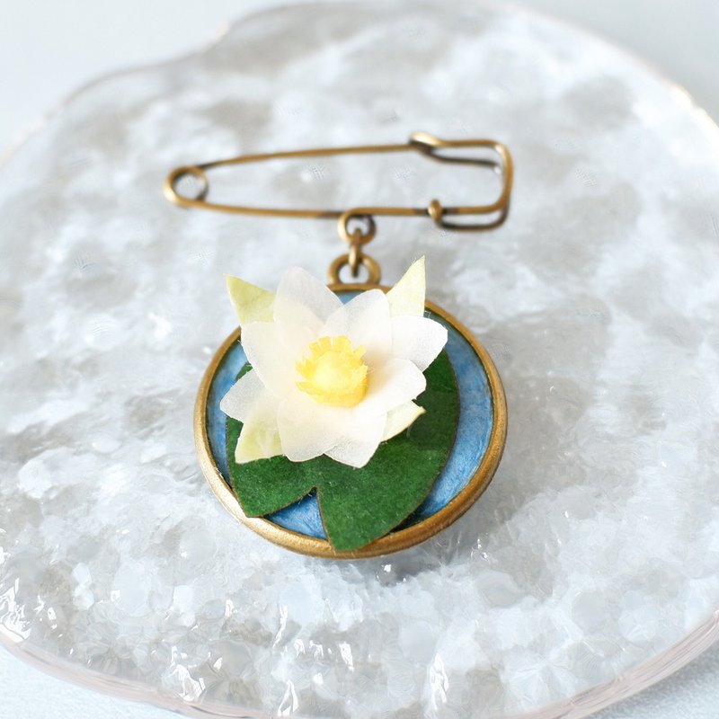 Washi Flower lover Water Lily Brooch Washi Accessories Washi Art Flower - Brooches - Paper White