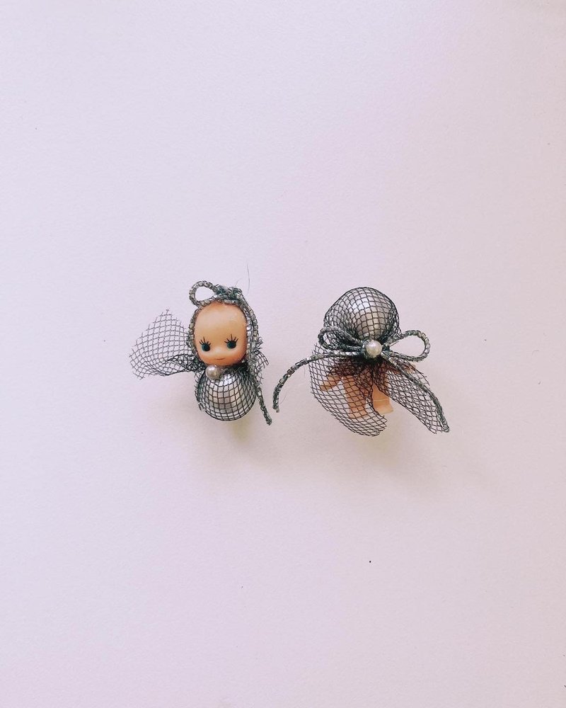 Baby Body earrings - black - ต่างหู - วัสดุอื่นๆ สีดำ