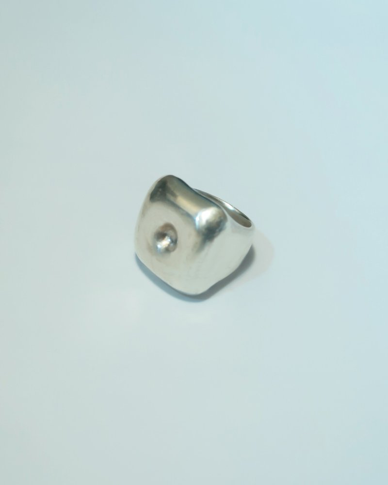 Concave sterling silver ring - แหวนทั่วไป - เงินแท้ สีเงิน