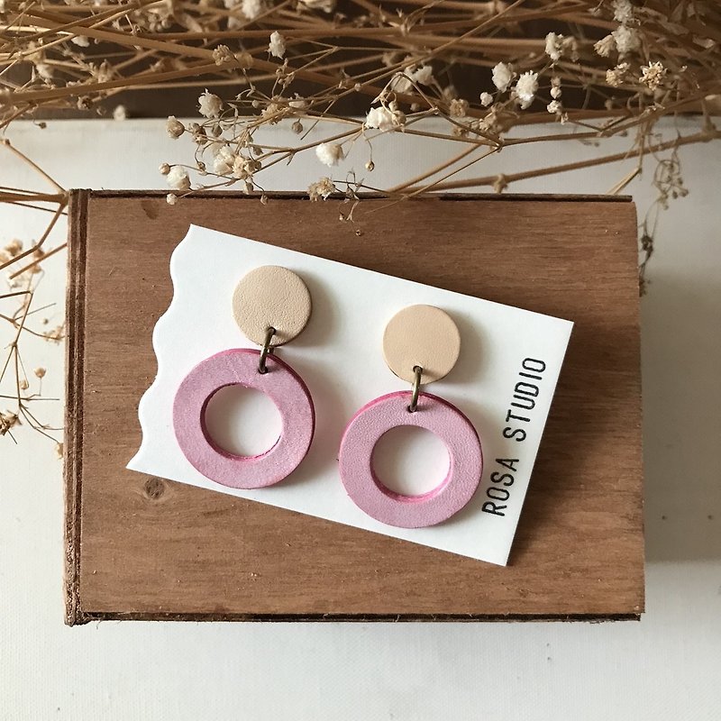 Leather earrings│Ear pin type│Diauan No. 3 works_Original leather with cherry blossom powder