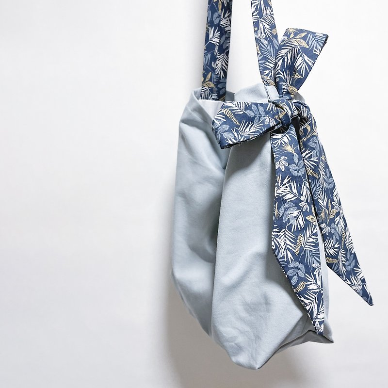 Baozhu sister handmade//bow fabric shoulder bag (light blue and dark blue patterned cloth)