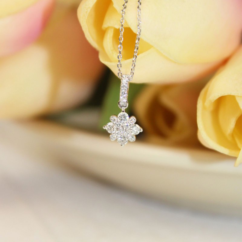 [Love that never melts] 18K white gold 0.31 carat full diamond snowflake pendant necklace Christmas gift - สร้อยคอ - เครื่องประดับ สีเงิน