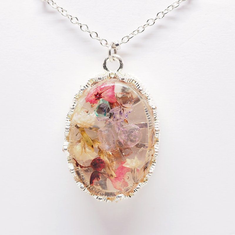「OMYWAY」Hand Made Dried Flower Resin Necklace - Chokers - Plants & Flowers White
