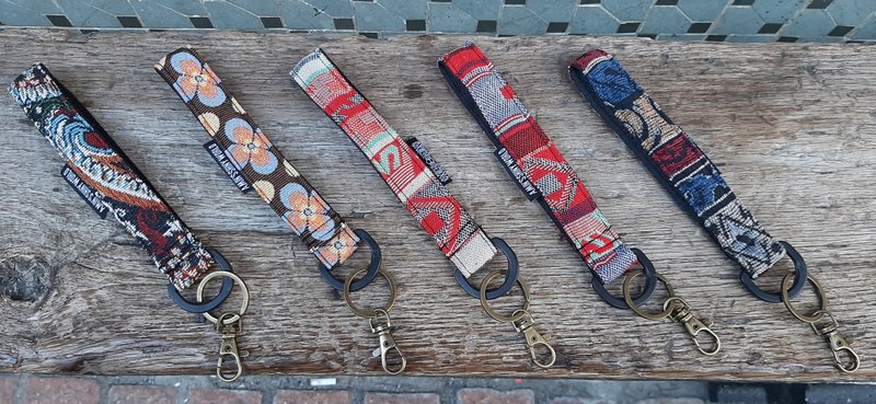 AMINS SHINY WORLD handmade ethnic weaving totem camera multi-tasking key ring 2.0 - Keychains - Cotton & Hemp Multicolor