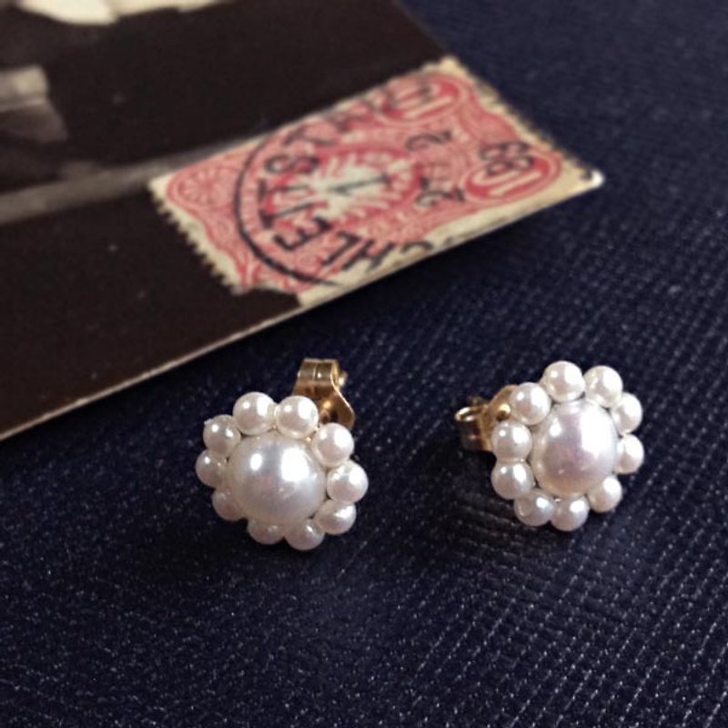 14 kg freshwater pearl cabochon and vintage pearl beads petit flower earrings OR earrings - ต่างหู - เครื่องเพชรพลอย ขาว