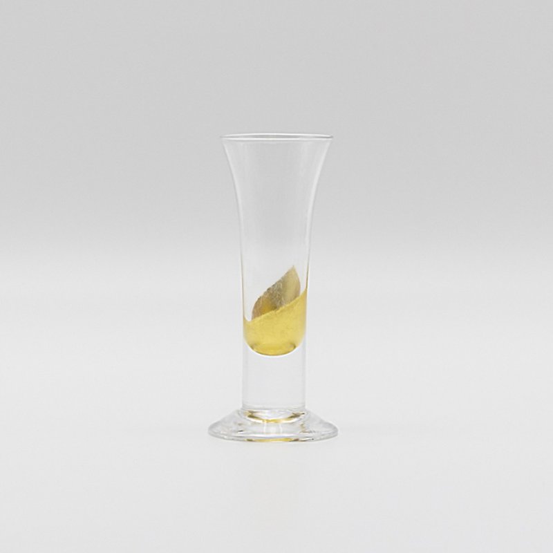 Fluctuating gold leaf column wine glass