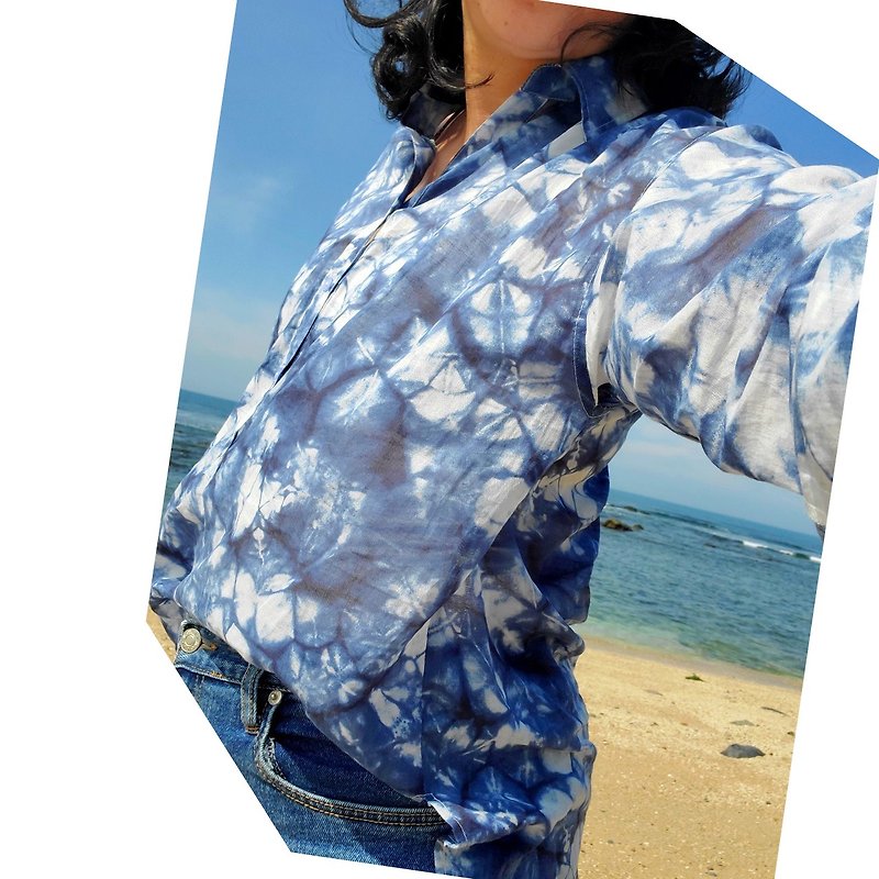 Blue Flower-off-the-shoulder thin cotton long-sleeved shirt (environmentally friendly digital printing) - Women's Shirts - Cotton & Hemp Blue