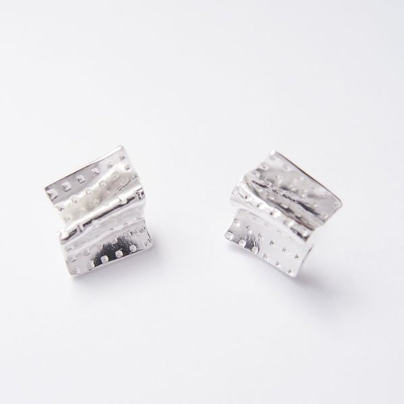 Fold science series 6925 silver earrings - ต่างหู - โลหะ สีเงิน