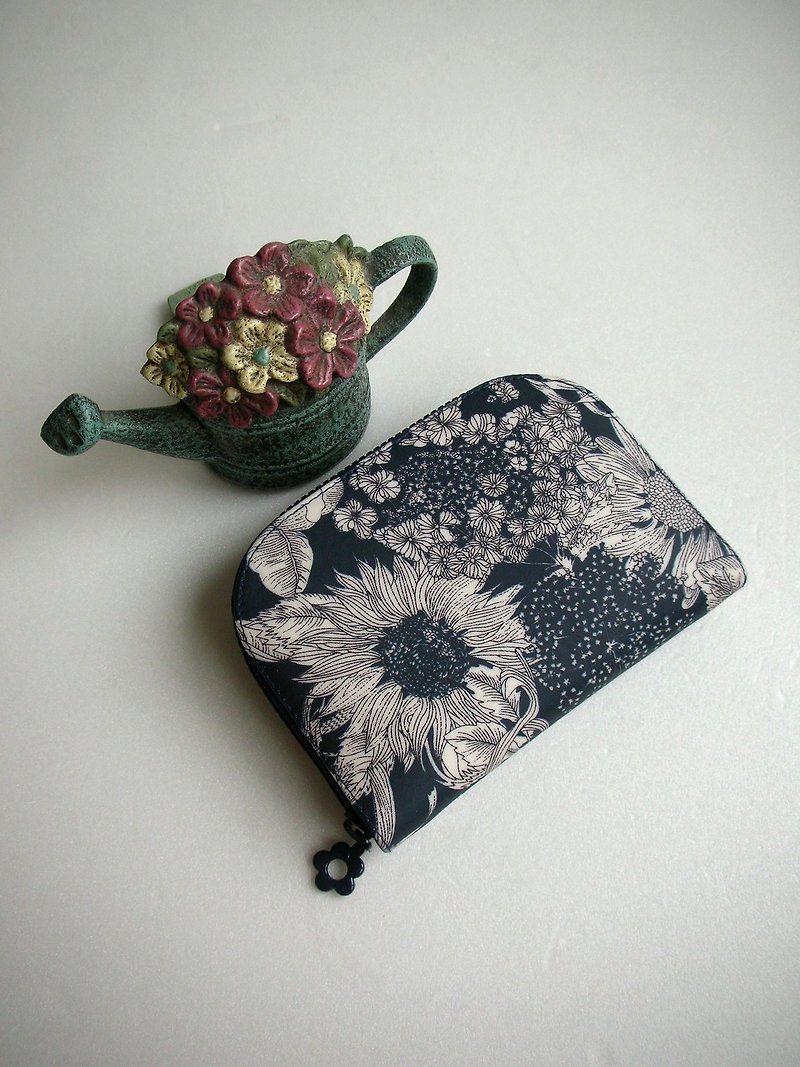 Classic LIBERTY [Elegant Flowers] Waterproof Cloth - Short Clip / Wallet / Coin Purse - กระเป๋าสตางค์ - วัสดุกันนำ้ สีน้ำเงิน