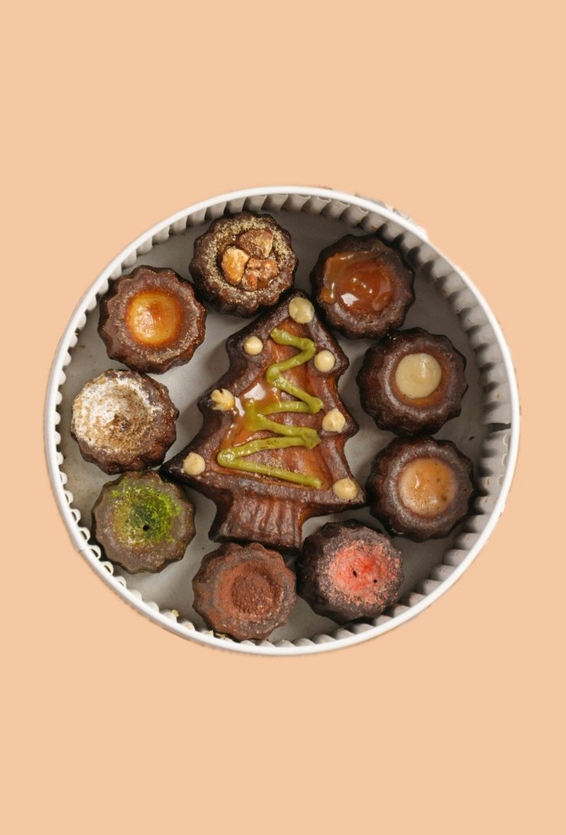 Christmas Gift Box - Canelé Christmas Tree and Mini Canelés (9-Piece Tin) - Cake & Desserts - Other Materials White