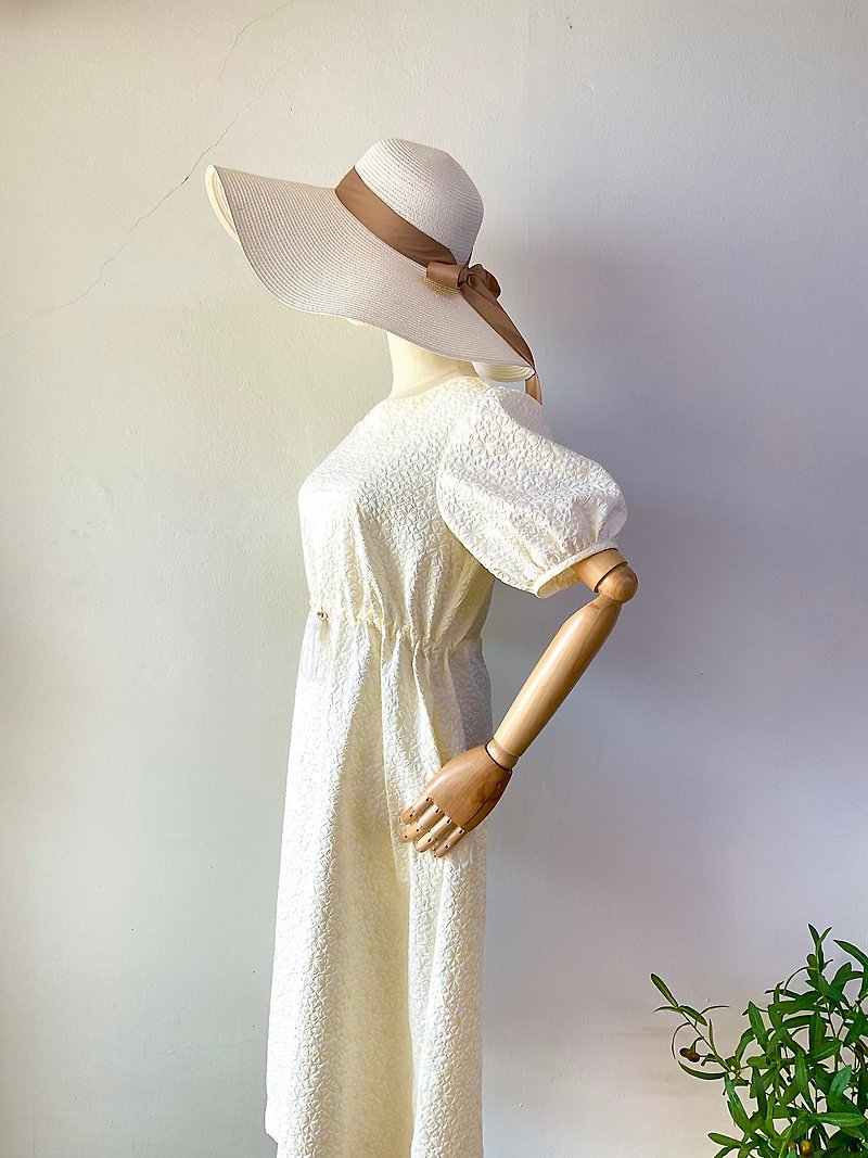 Adjustable dress with emboss textured fabric - 洋裝/連身裙 - 聚酯纖維 黃色