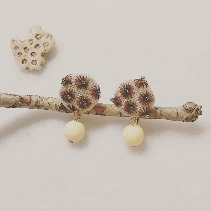珊瑚手刺繡 - 耳環/耳夾/耳骨夾 - 繡線 多色