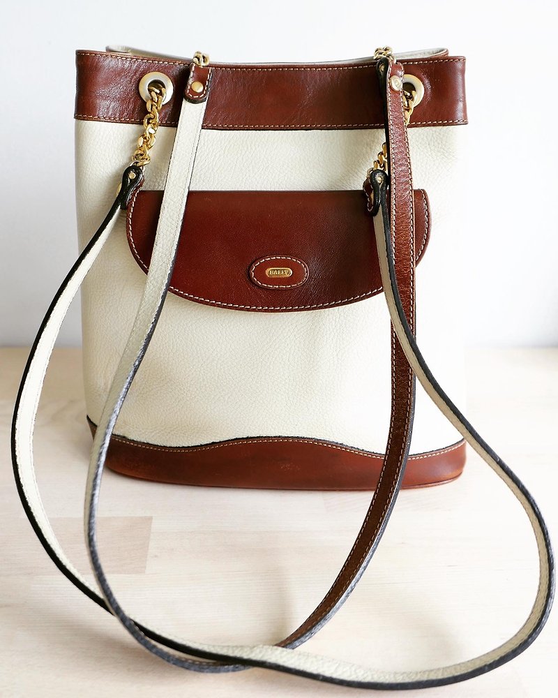 Reserved - Vintage Bally Two Tone Leather Shoulder Bag - Pebbled Leather Top - กระเป๋าถือ - หนังแท้ สีนำ้ตาล
