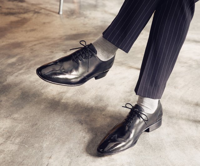 black pattern leather shoes