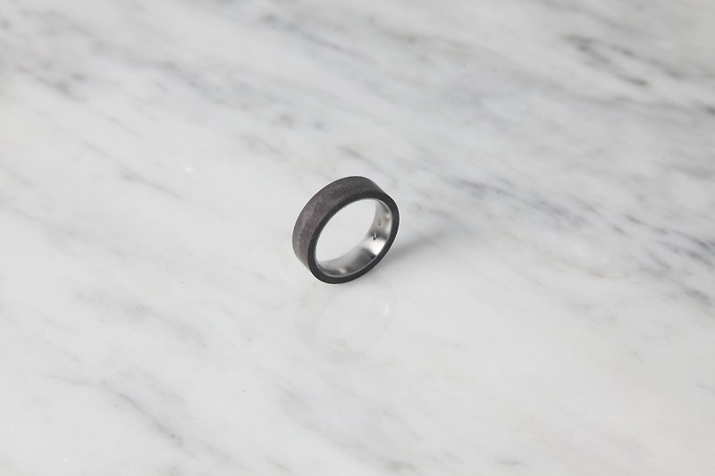 Tube Ring THIN (Dark Grey) - แหวนทั่วไป - ปูน สีดำ