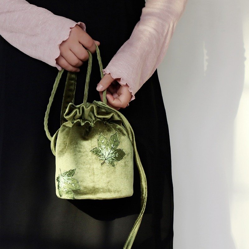 轲Artificial original bucket bag Ms. bag Hand embroidery Embroidered shoulder shoulder bag Art and Forestry Department