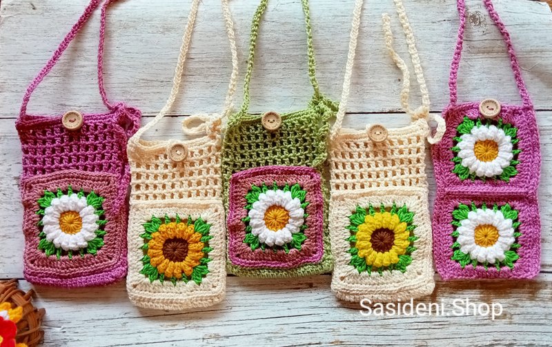 Crochet granny square phone bag Handmade/shoulder bag/phone bag - Messenger Bags & Sling Bags - Acrylic White