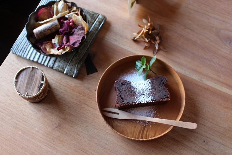 Tsuraichi Plate Natural M - Small Plates & Saucers - Wood Khaki