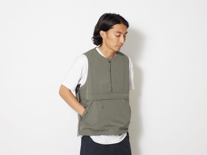 TAKIBI Weather Cloth Vest Vest S/L Khaki - เสื้อกั๊กผู้หญิง - วัสดุอื่นๆ สีกากี