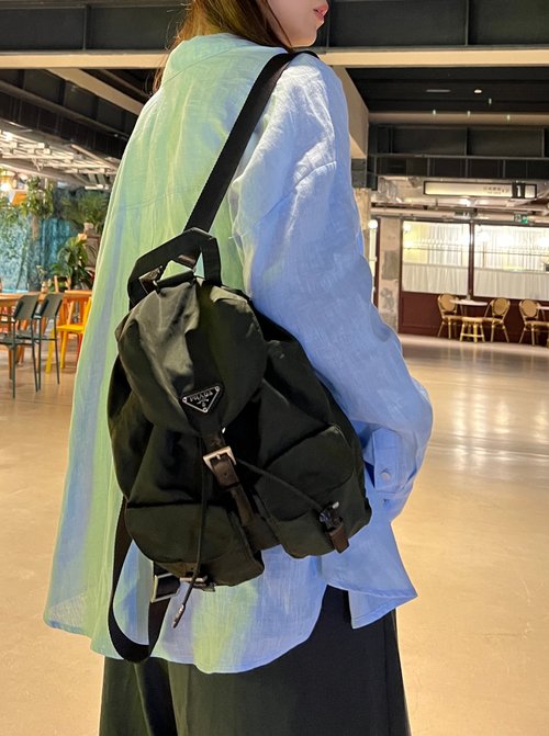 レア【PRADA】ブラック ナイロン TESSUTO ロボット バックパック Authentic Prada Black Tessuto Nylon Robot Backpack – Paris