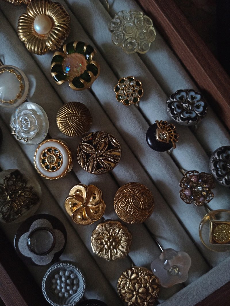 Beautiful rings from the antique button shop – Vintage - General Rings - Other Materials Multicolor