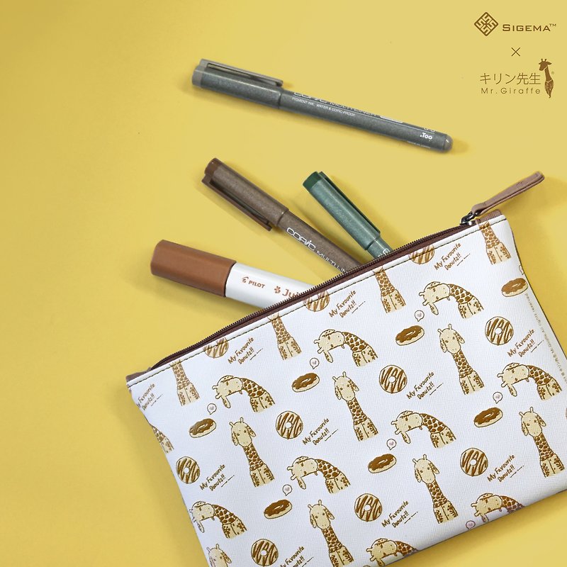 Mr. Giraffe .Design. Zip Pouch. Collection bag, small bag . - Toiletry Bags & Pouches - Faux Leather White