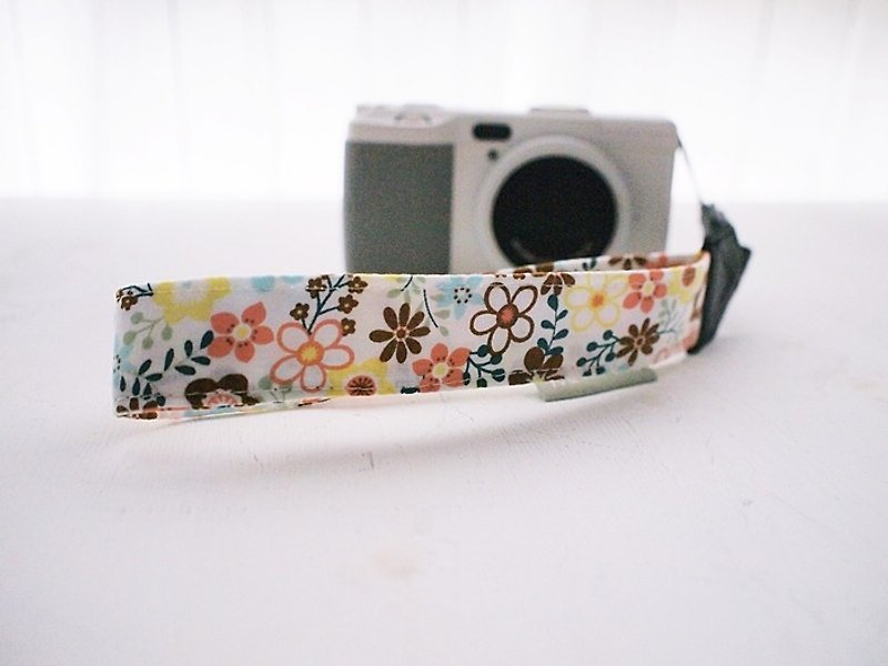 Hairmo small yellow flower single hole wrist camera belt / ID tape / mobile phone belt (single hole 17) - กล้อง - ผ้าฝ้าย/ผ้าลินิน สีเหลือง