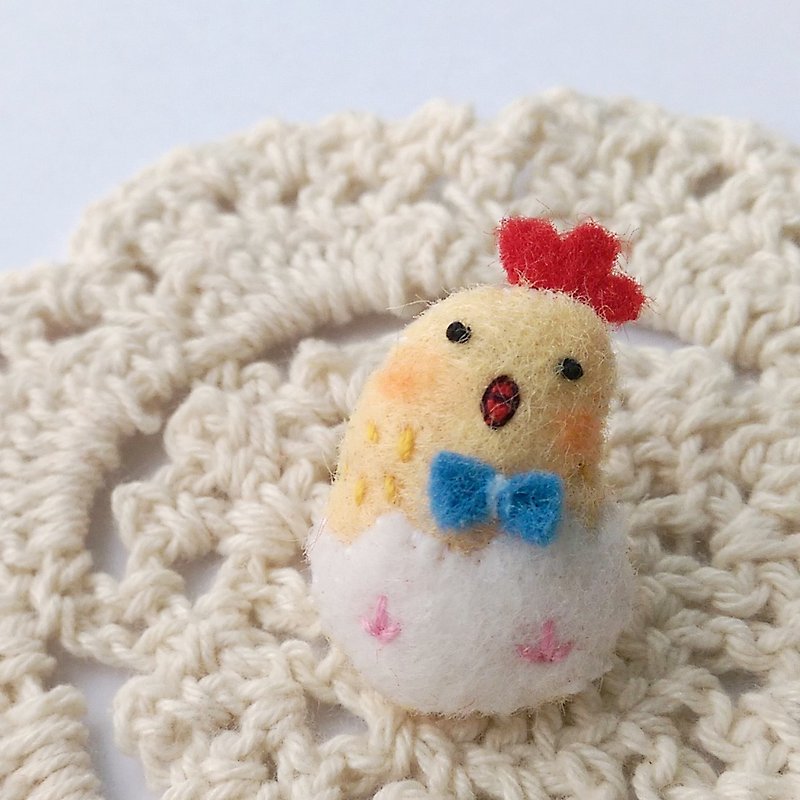 Little Crooked Chicken Badge Charm Magnet - Brooches - Polyester Yellow