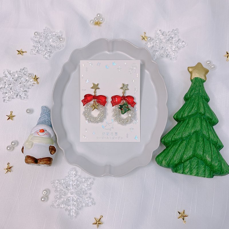 【2022 Christmas Limited】Snow Diamond Wreath Asymmetric Design Earrings/ Clip-On - Earrings & Clip-ons - Resin Green