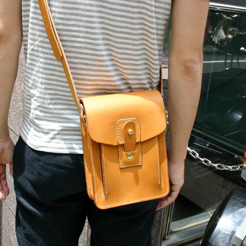 Japanese craftsman handmade leather casual walking bag (CP-52) M - 5 colors in total - กระเป๋าแมสเซนเจอร์ - วัสดุอื่นๆ หลากหลายสี