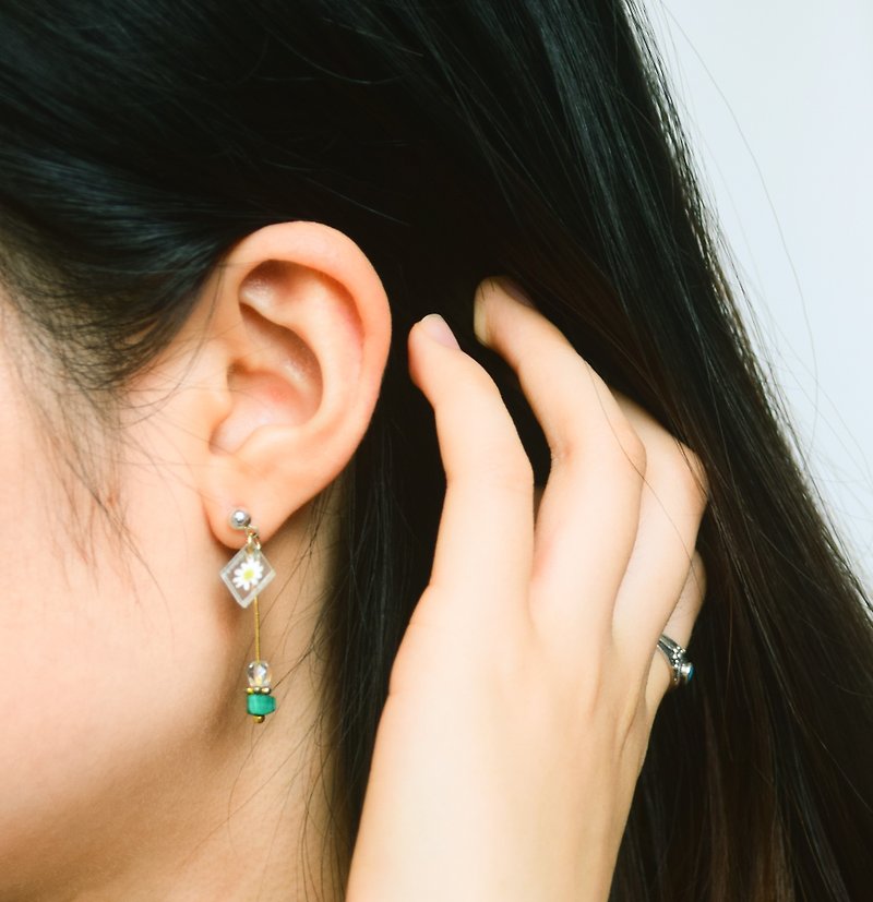 雛菊 清新 森林 綠青石 白水晶 垂吊 耳環／耳夾 - 耳環/耳夾 - 塑膠 白色