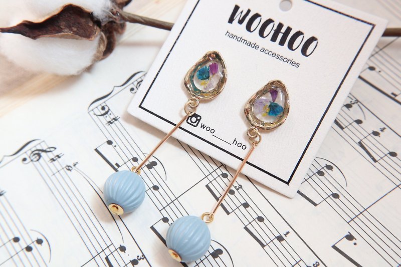 Flower series. Small dried flower drop earrings. Powder blue. Made in Hong Kong - Earrings & Clip-ons - Resin Blue