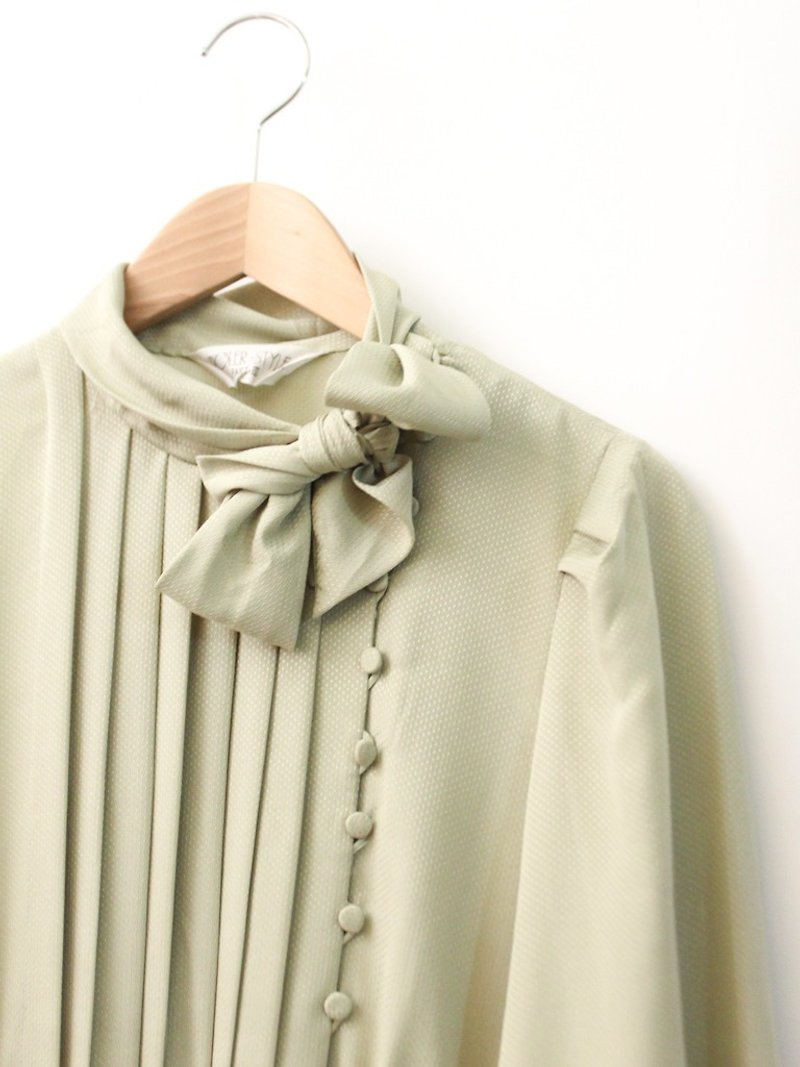 日本製復古素雅大人感領結淡蘋果綠長袖古著洋裝 Vintage Dress - 洋裝/連身裙 - 聚酯纖維 綠色