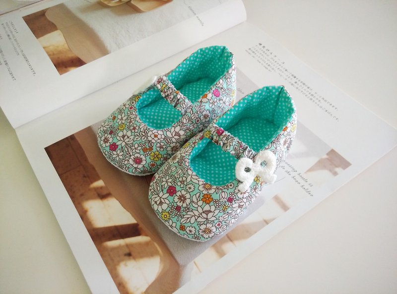 Lake green flower floral baby shoes doll shoes + cotton bowls gift - รองเท้าเด็ก - ผ้าฝ้าย/ผ้าลินิน สีเขียว