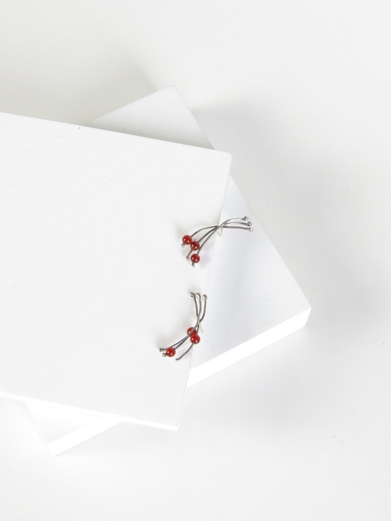 Vintage Scandinavian Abstract Red Agate Beads Silver Earrings - 耳環/耳夾/耳骨夾 - 純銀 銀色