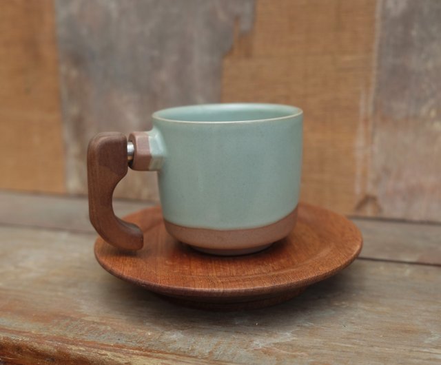 青磁窯木製ハンドルコーヒーカップ手作りログカッププレート星座のカップルのためのカスタマイズされたギフト ショップ Fuchang Pottery Studio マグカップ Pinkoi